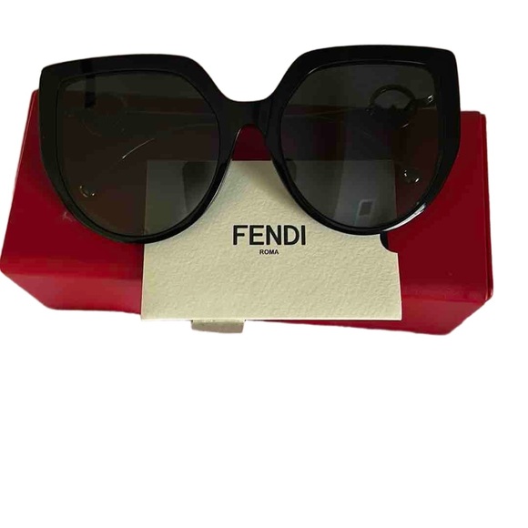 Fendi Black Cat-Eye Sunglasses - Picture 1 of 3